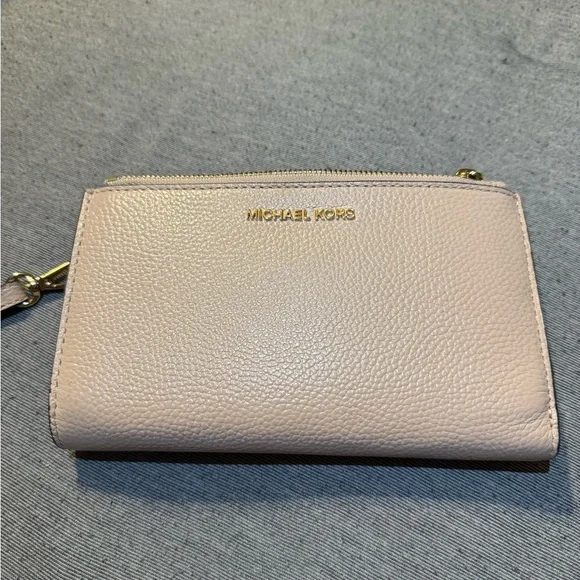 Michael Kors Women's Blush Pink Wallet and Purse - Picture 2 of 16